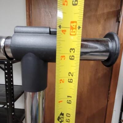 Lot 369: Rolling Hanging Garment Rack