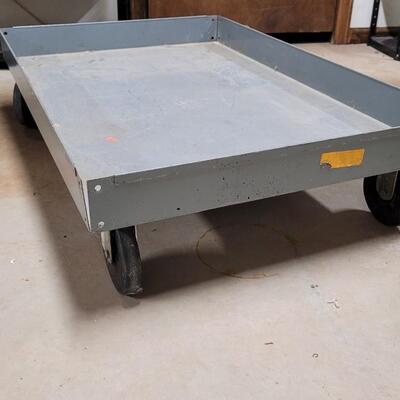 Lot 370: Vintage Metal Rolling Cart