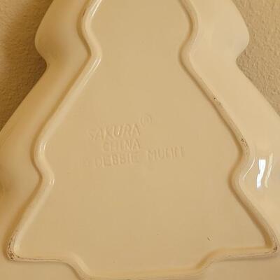 Lot 375: Vintage Christmas Plate and Platters (stand included)