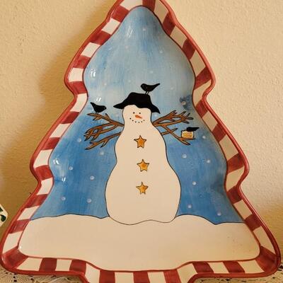 Lot 375: Vintage Christmas Plate and Platters (stand included)