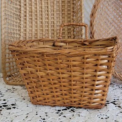 Lot 376: Basket Lot