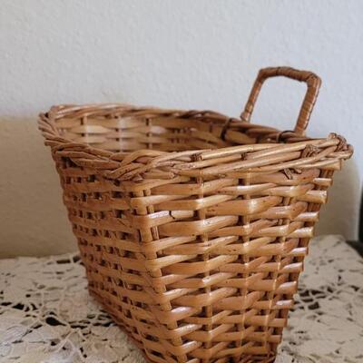 Lot 376: Basket Lot