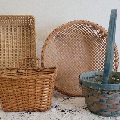 Lot 376: Basket Lot