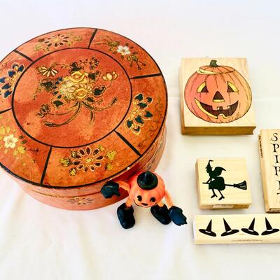 AA  ANTIQUE PAINTED PAPER MACHE ROUND BOX W/LID 4 HALLOWEEN THEME RUBBER STAMPS
