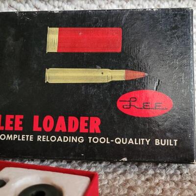 Lot 398: Vintage New in Box LEE LOADER Rifle Edition 7 x 57 MAUSER (.284 diameter bullet)