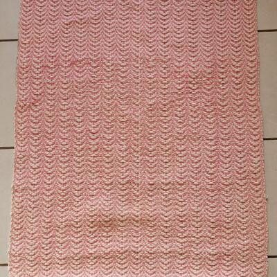Lot 403: Vintage Pink & White Woven Rug (Very Nice Condition) 40" Ã— 26"