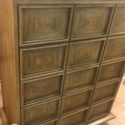 Lot 80 - Mid Century Modern Chest of Drawers/Vintage Drexel Heritage