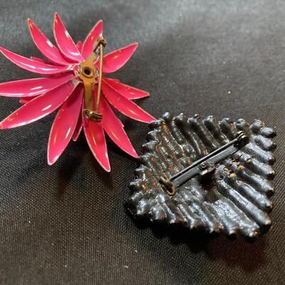 2 pairs of 70s Costume Jewelry Earrings