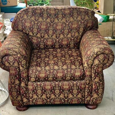 Lot 76 - Thomasville Roll Arm Chair