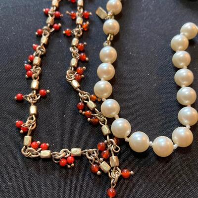 Collection of Beaded Necklaces 5 pc Jewelry