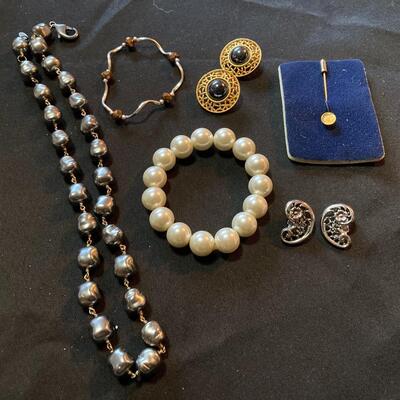 6 pc mixed Costume Jewelry Lot