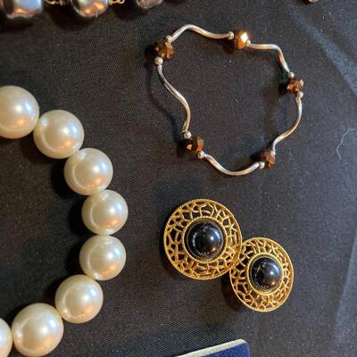 6 pc mixed Costume Jewelry Lot