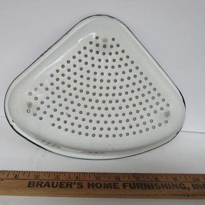 Nice Antique Graniteware Corner Sink Colander