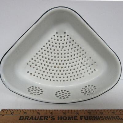 Nice Antique Graniteware Corner Sink Colander