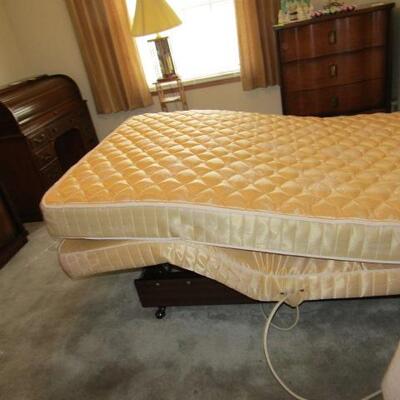 LOT 5  FULL SIZE ELECTRIC ADJUSTABLE BED WITH MASSAGE