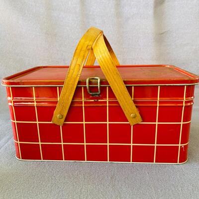 AA VINTAGE TIN LITHO RED/TAN CHECK LUNCH BOX WOOD HANDLES