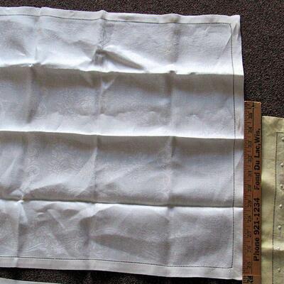 Vintage Table Rummer, Placemats, Small Table Cloths?