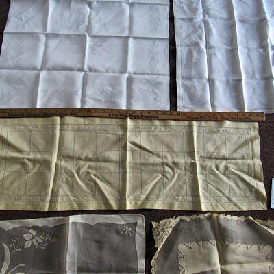 Vintage Table Rummer, Placemats, Small Table Cloths?