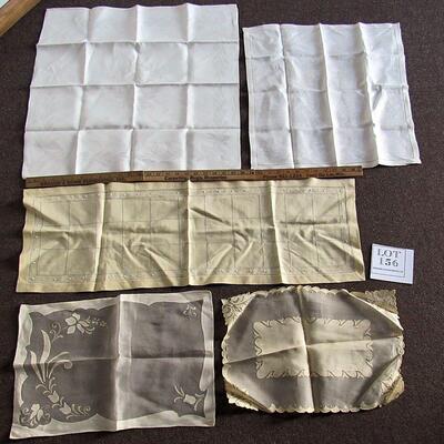 Vintage Table Rummer, Placemats, Small Table Cloths?