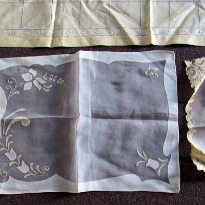 Vintage Table Rummer, Placemats, Small Table Cloths?