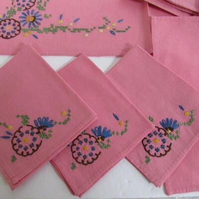 Set of 4 Dark Pink Placemats and Napkins, 4 Light Pink Napkins
