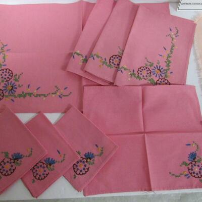 Set of 4 Dark Pink Placemats and Napkins, 4 Light Pink Napkins
