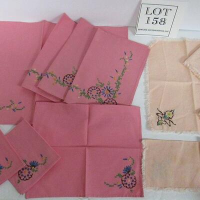 Set of 4 Dark Pink Placemats and Napkins, 4 Light Pink Napkins