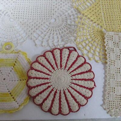 Lot of Nice Vintage Fancywork and Potholders