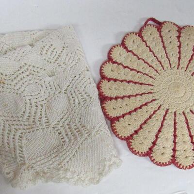 Lot of Nice Vintage Fancywork and Potholders