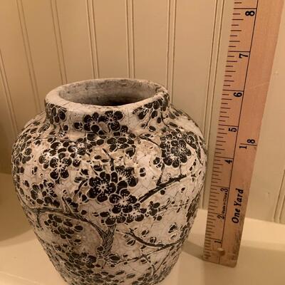 Decorative pottery vase