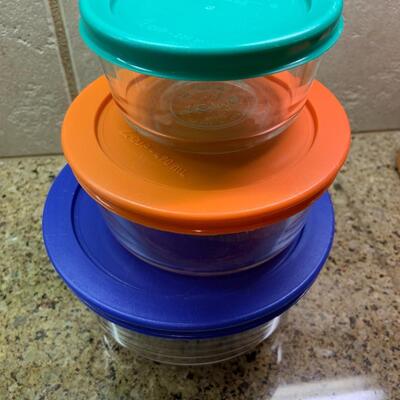 Set Pyrex food containers