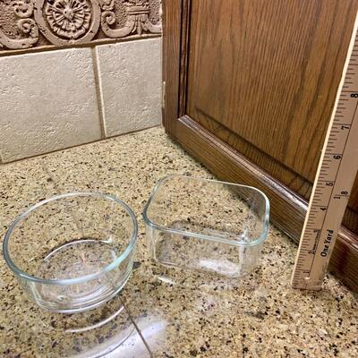 Pair Pyrex glass bowls without lids