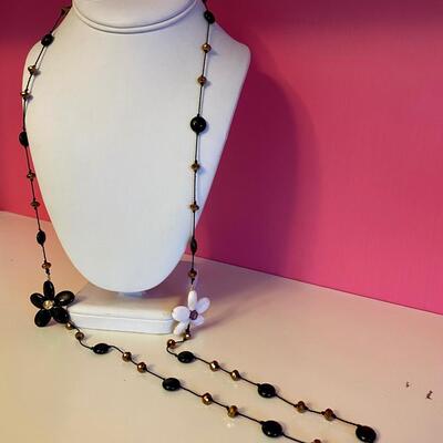 Long Beaded Necklace with Flowers
