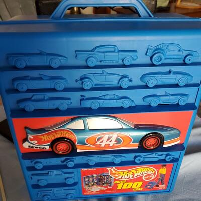 Mattel Hot Wheels - Collector Case on Wheels, and 97 Vehicles
