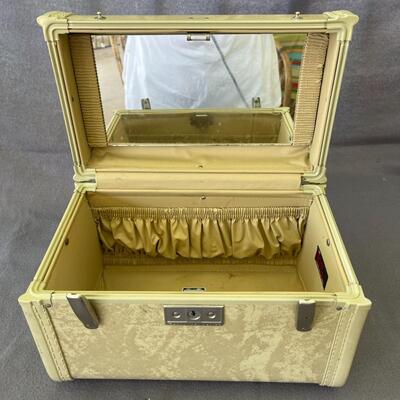 AA  VINTAGE SAMSONITE TRAIN CASE ROYAL TRAVELER