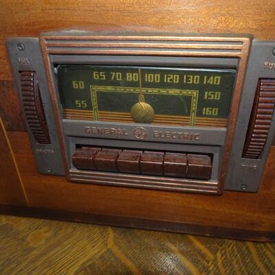 LOT 2 VINTAGE GE RADIO WOOD GENERAL ELECTRIC TUBE H-639 D-C 78 RECORD PLAYER