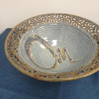 LOT 18. Vintage Pottery