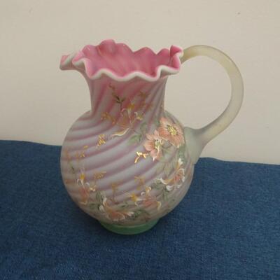 LOT 21. HOME DECOR. PITCHER AND VASE