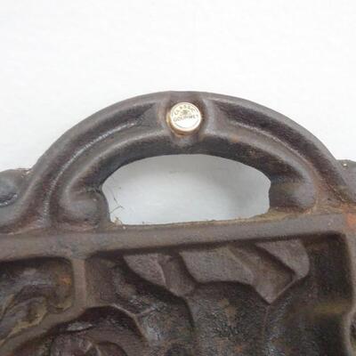 LOT 22. WOOD CARVED BOX AND CAST IRON