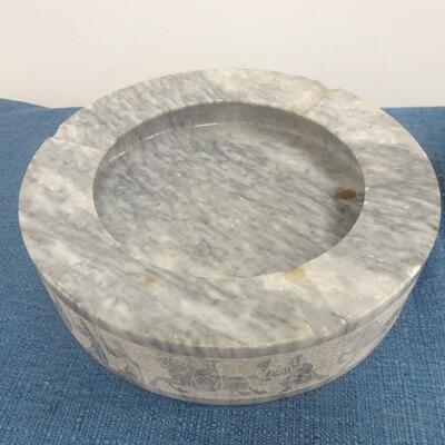 LOT 26. CHARIOT CARRIAGE ETCHED MARBLE ASHTRAY & HUNT SCENE TOBACCO JAR