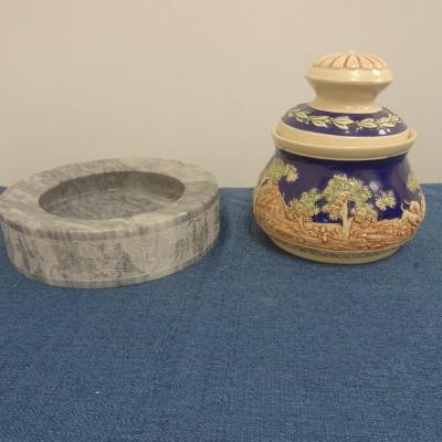 LOT 26. CHARIOT CARRIAGE ETCHED MARBLE ASHTRAY & HUNT SCENE TOBACCO JAR