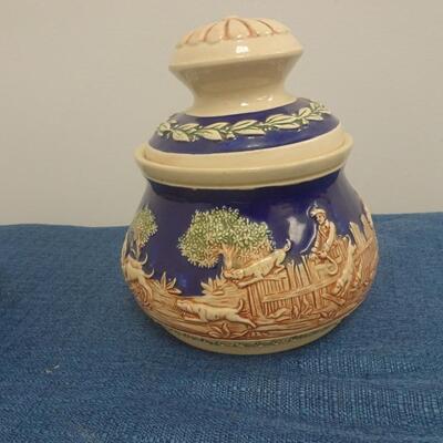 LOT 26. CHARIOT CARRIAGE ETCHED MARBLE ASHTRAY & HUNT SCENE TOBACCO JAR