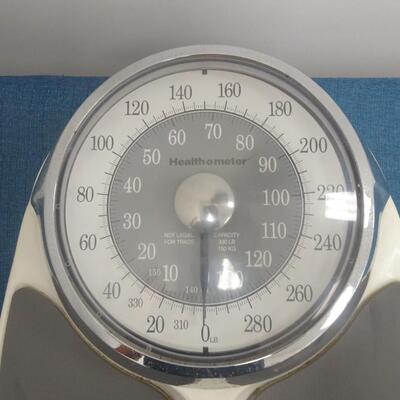 LOT 28. HEALTH O METER SCALE