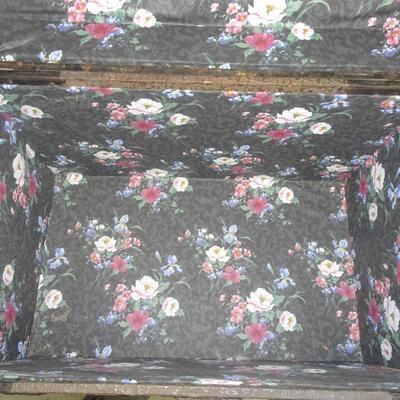 LOT 29. ANTIQUE HUMP BACK TRUNK