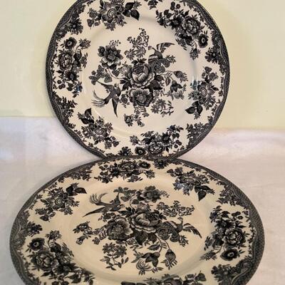 ST 2 BLACK TOILE DINNER PLATES