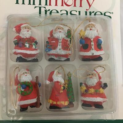 Miniature santas