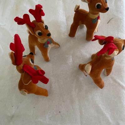 ST FOUR DARLING VINTAGE REINDEER