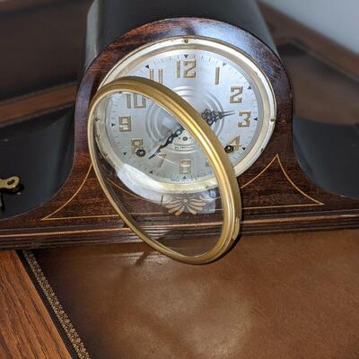 The Plymouth Clock Co. #891 8-day Windup Mantle Clock w Key, Wood Casing