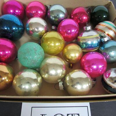 Lot of Older Glass Christmas Ornaments