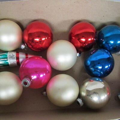 Lot of Older Christmas Ornaments